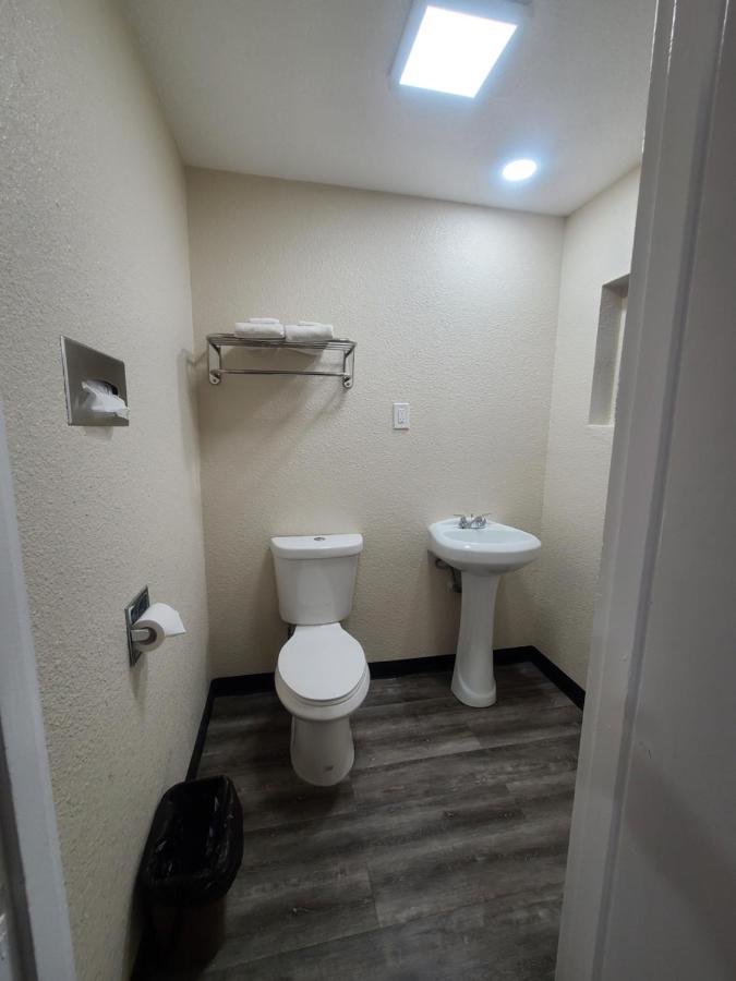 كلاماث فالز، أوريغون ‪‪Majestic Inn And Suites‬‬  المظهر الخارجي الصورة