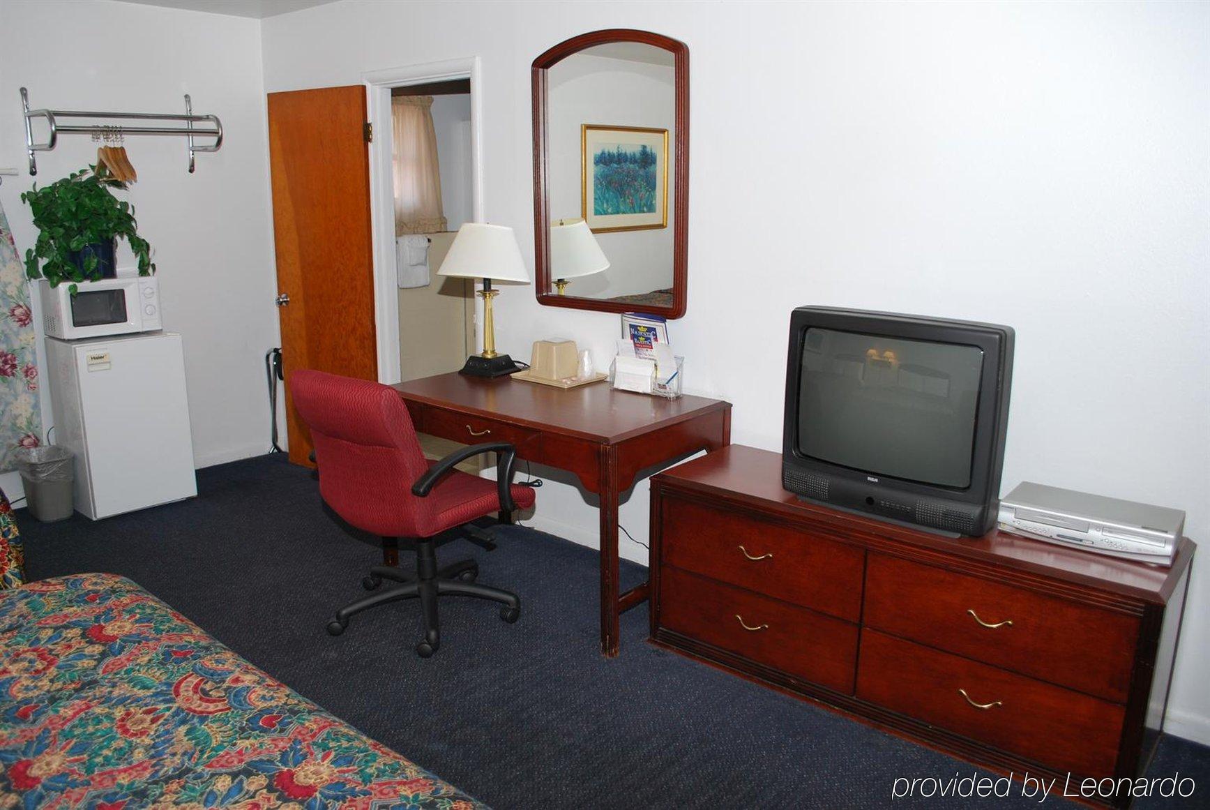 كلاماث فالز، أوريغون ‪‪Majestic Inn And Suites‬‬  الغرفة الصورة