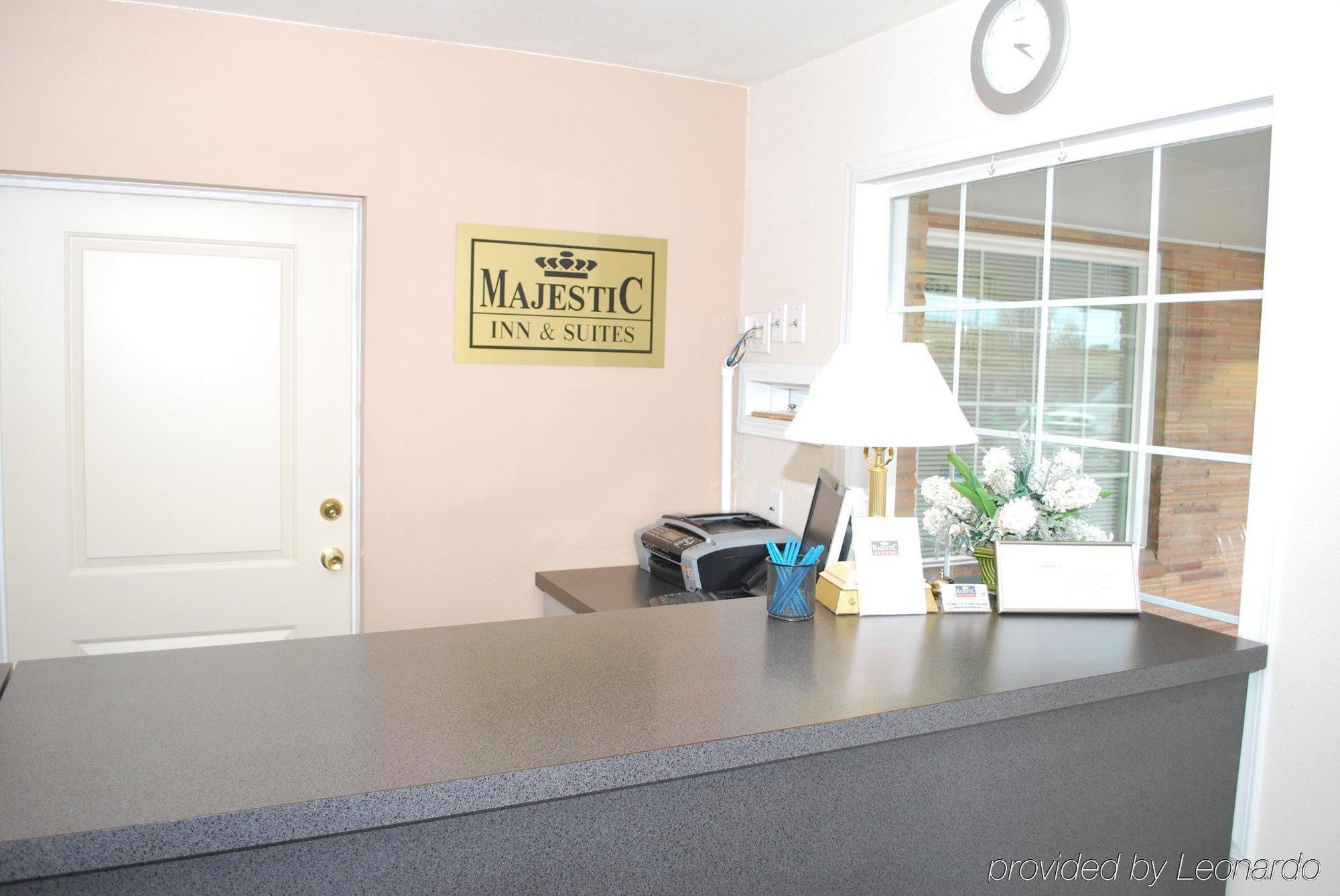 كلاماث فالز، أوريغون ‪‪Majestic Inn And Suites‬‬  المظهر الخارجي الصورة